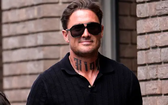 Stephen Bear's prison sentence revealed after sex offenders register breaches