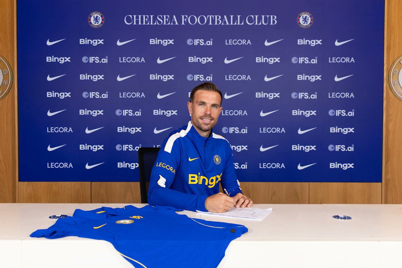 Chelsea confirm the signing of Jordan Henderson