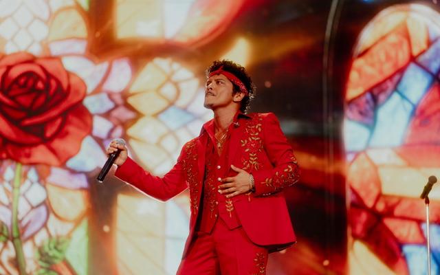 Bruno Mars is exactly the old school romantic we need right now — News story on dripviewz