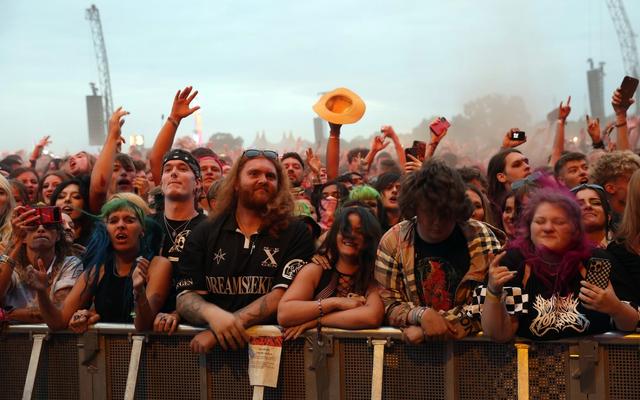 Reading Festival applies for licence to become four-day event with music on the Thursday night too — News story on dripviewz