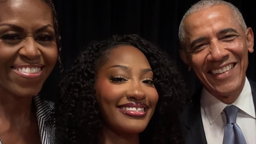 Watch Tems Perform "Me & U" in a Stunning Crimson Gown at the Obama Presidential Center Grand Opening — Music news on dripviewz