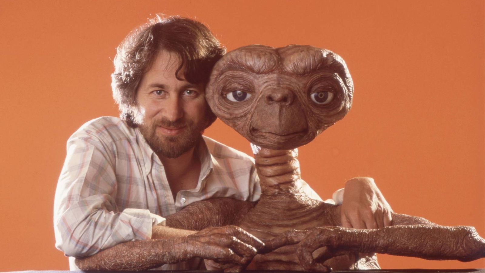 Steven Spielberg weighs in on viral question of whether E.T. was slimy or dry — News news on dripviewz