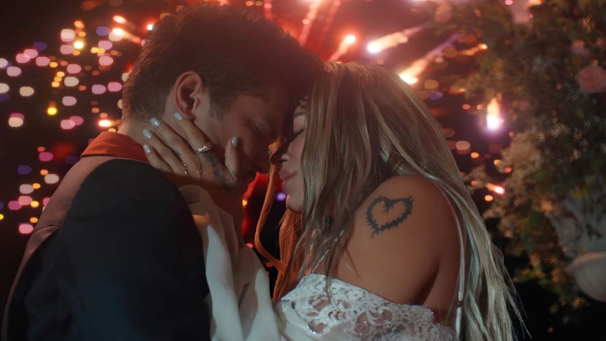 Drake Responds to Karol G Starring as Bruno Mars' 'Juliet' in Romantic 'Dance With Me' Video: 'This Guy Works Fast' — Music news on dripviewz