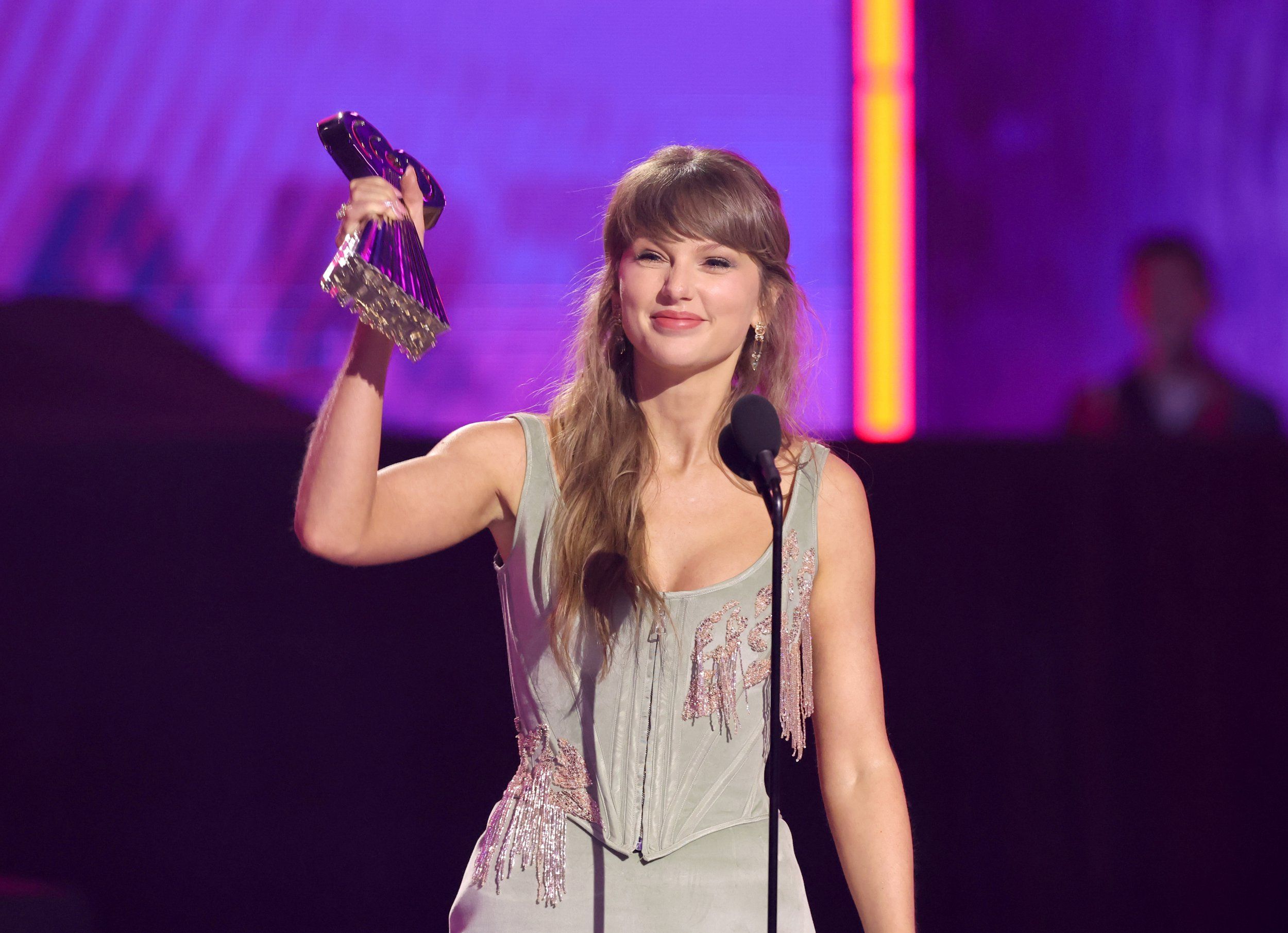 Booing Taylor Swift? You might be a misogynistic loser