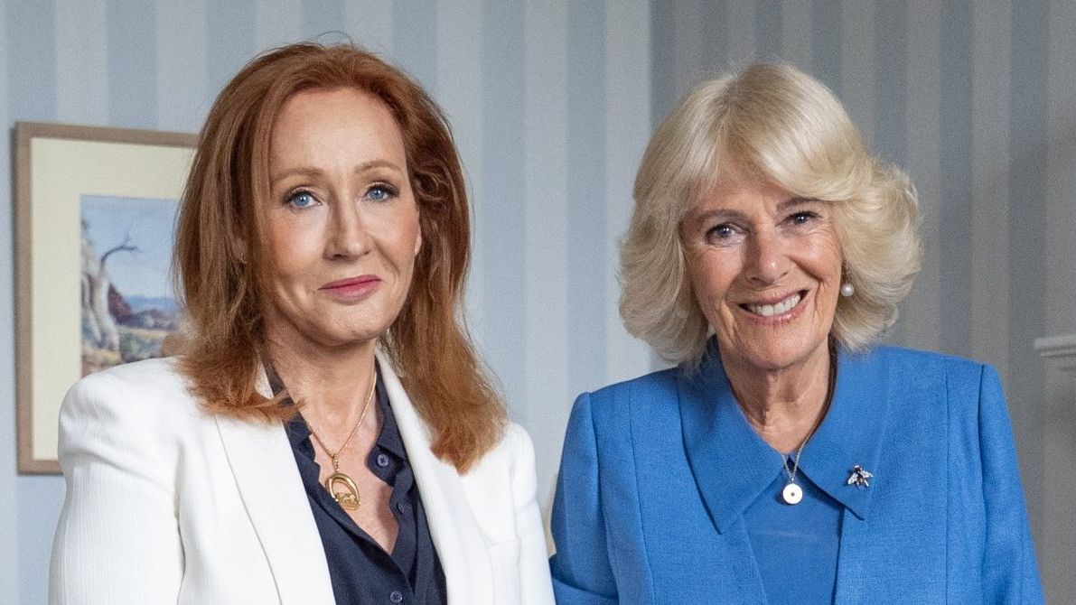 Trans supporters rally against JK Rowling's meeting with Queen Camilla: 'Protect the dolls' — News news on dripviewz