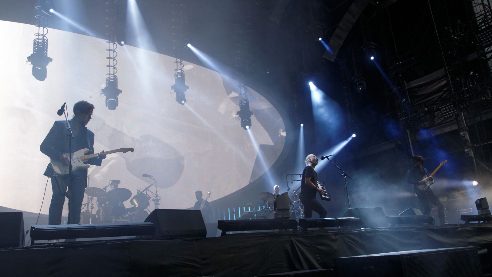 Ed O'Brien on Radiohead attracting younger fans and why they can't play more than 20 shows per year — News news on dripviewz