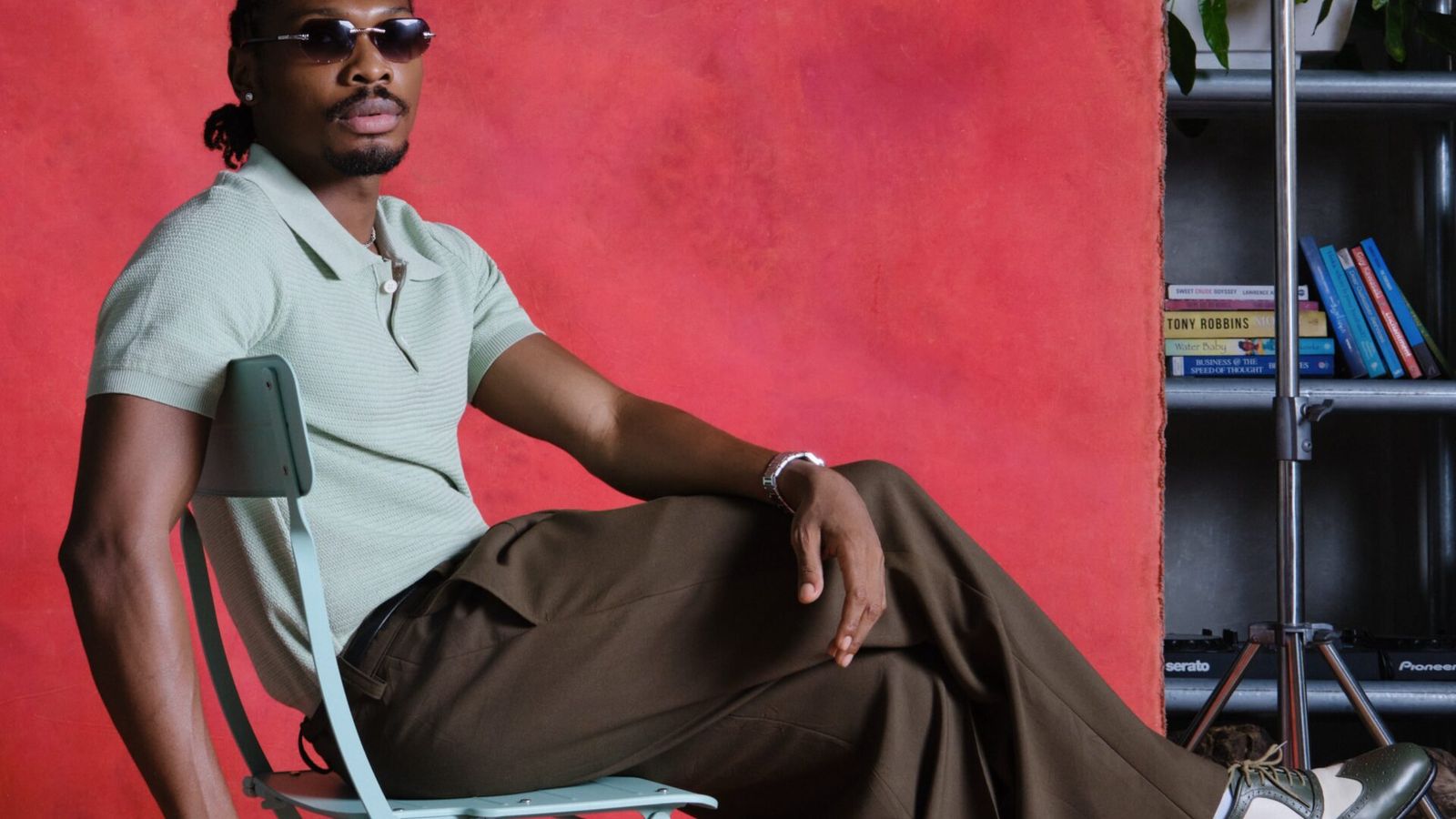 This Mike Afolarin Look Is Exactly How to Wear a Knit Polo With Wide-Leg Trousers — Movies news on dripviewz