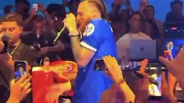 Rapper left covered in blood after audience member hurls glass cup at stage — Music news on dripviewz