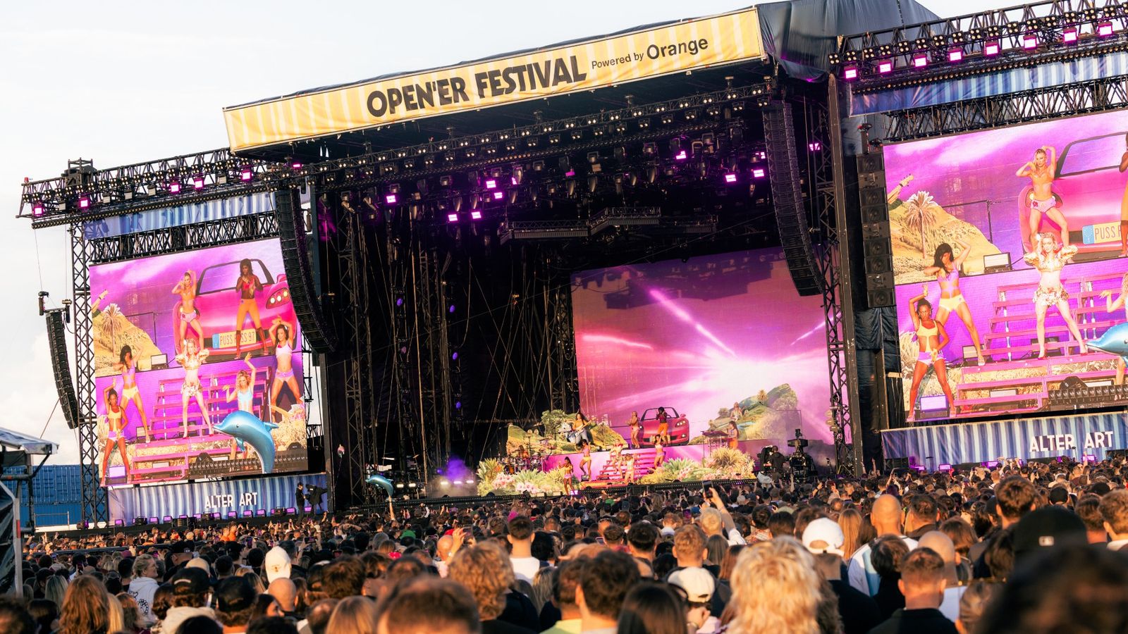 JENNIE performs unreleased new songs during Open'er Festival 2026 headline set — News news on dripviewz