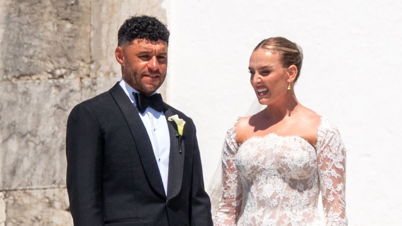 Perrie Edwards 'cried all day' just hours before wedding over mistaken theft — News news on dripviewz