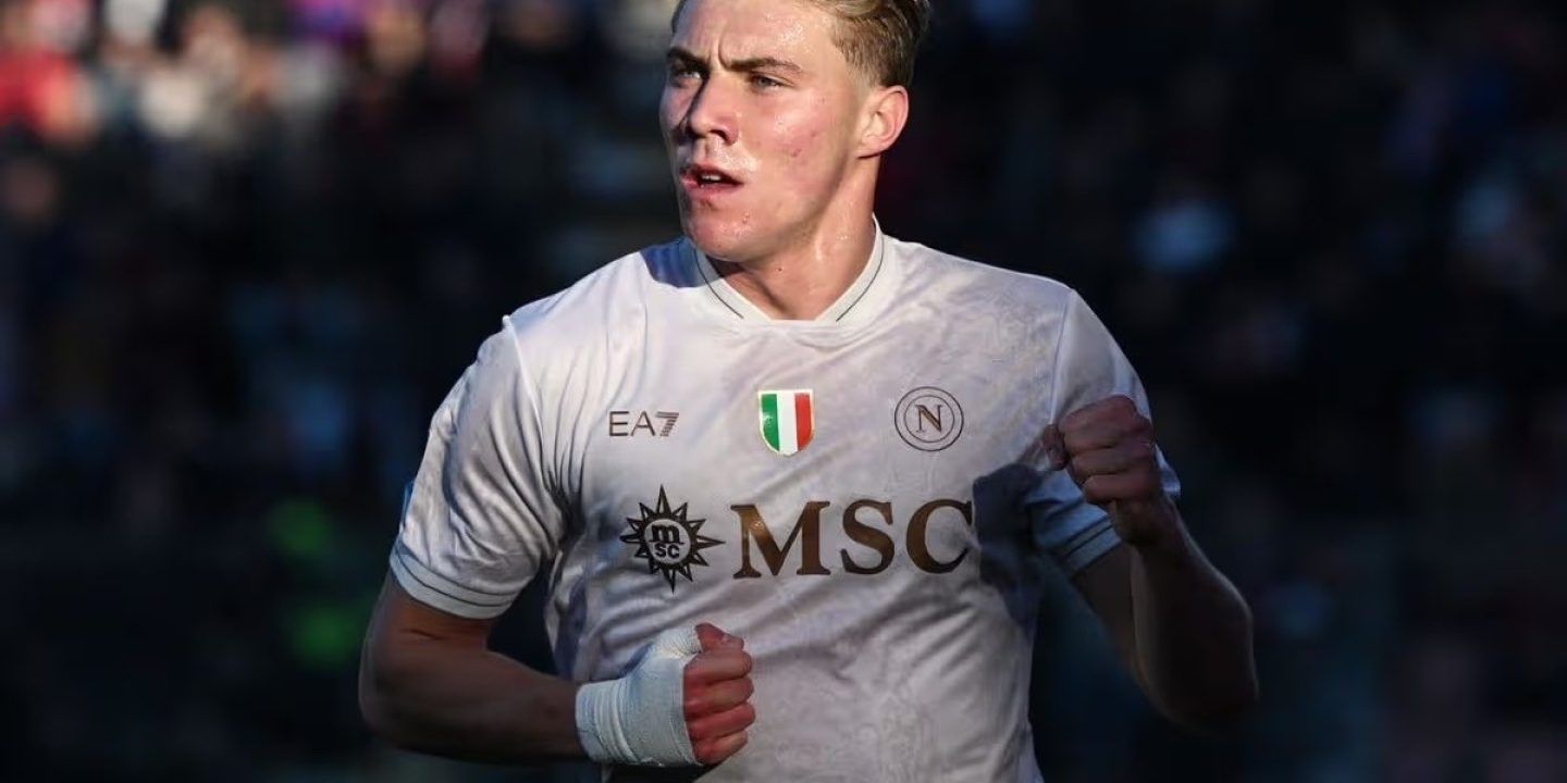Latest update on Rasmus Holjund's future at Manchester United — News story on dripviewz