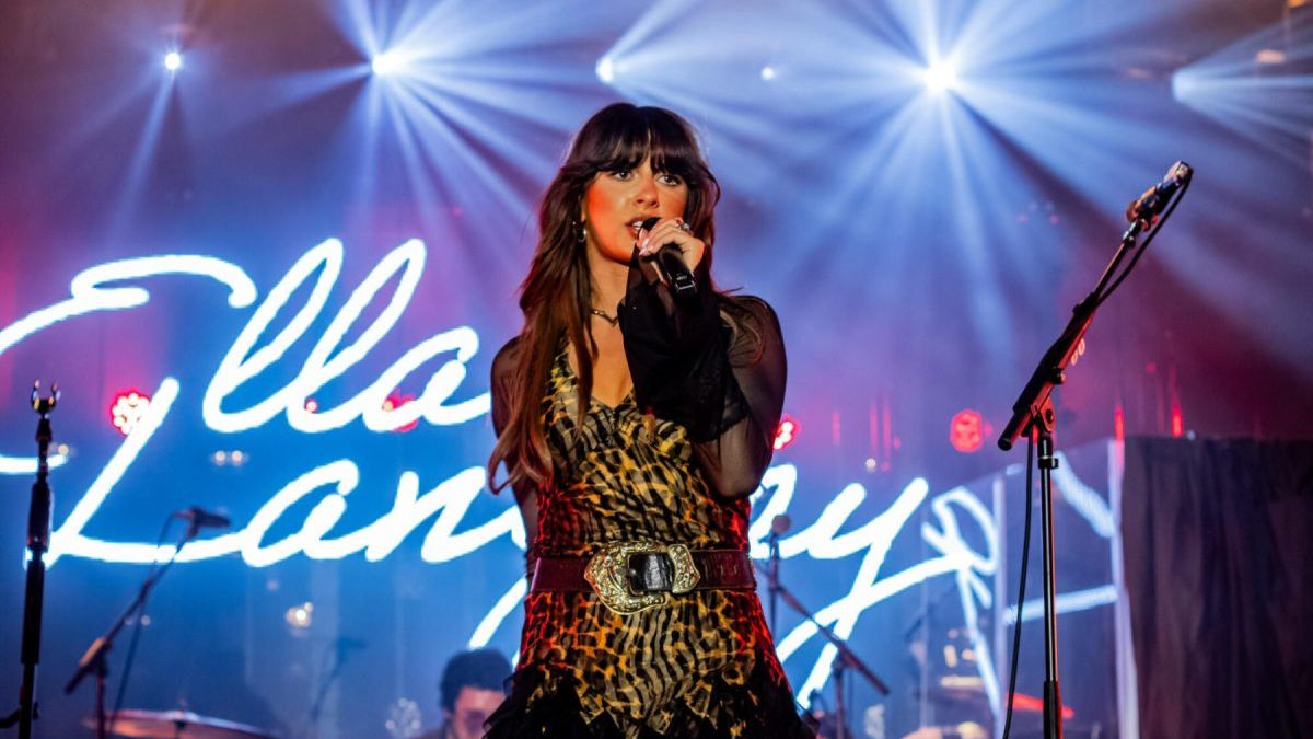 Here's What Ella Langley Said After a Fan Boldly Asked Her Out — News news on dripviewz