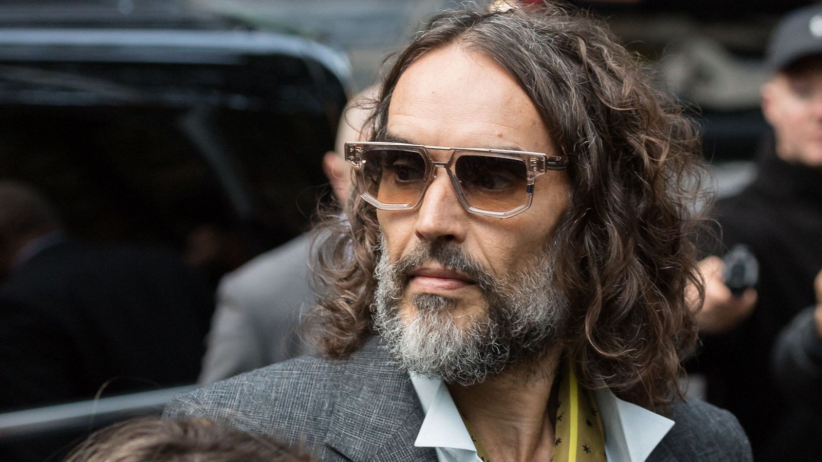 Russell Brand told woman 'don't be a spoilsport' before Soho bar rape, court hears — News news on dripviewz