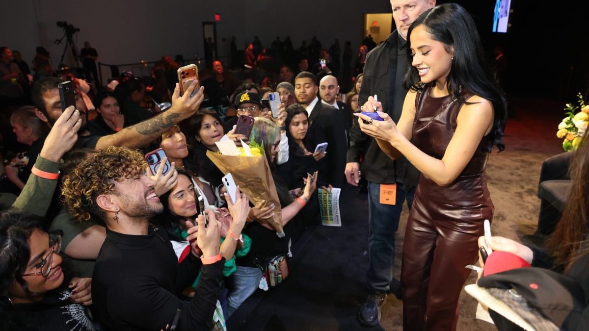 Becky G Brings World Mental Health Day Festival to a Powerful Close in NYC & More Uplifting Moments — News news on dripviewz