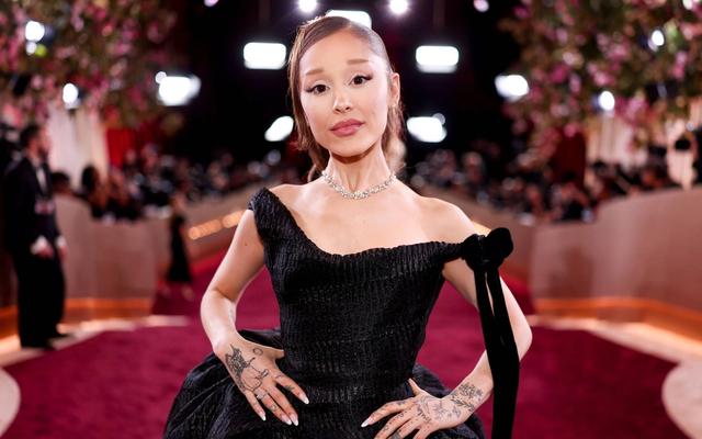 Ariana Grande impersonator shares DM she received from singer: "You're very beautiful as YOURSELF" — News story on dripviewz