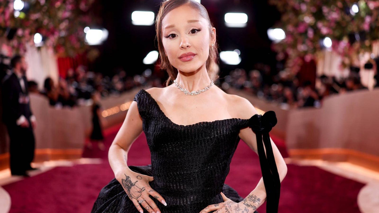 Ariana Grande impersonator shares DM she received from singer: "You're very beautiful as YOURSELF" — News news on dripviewz