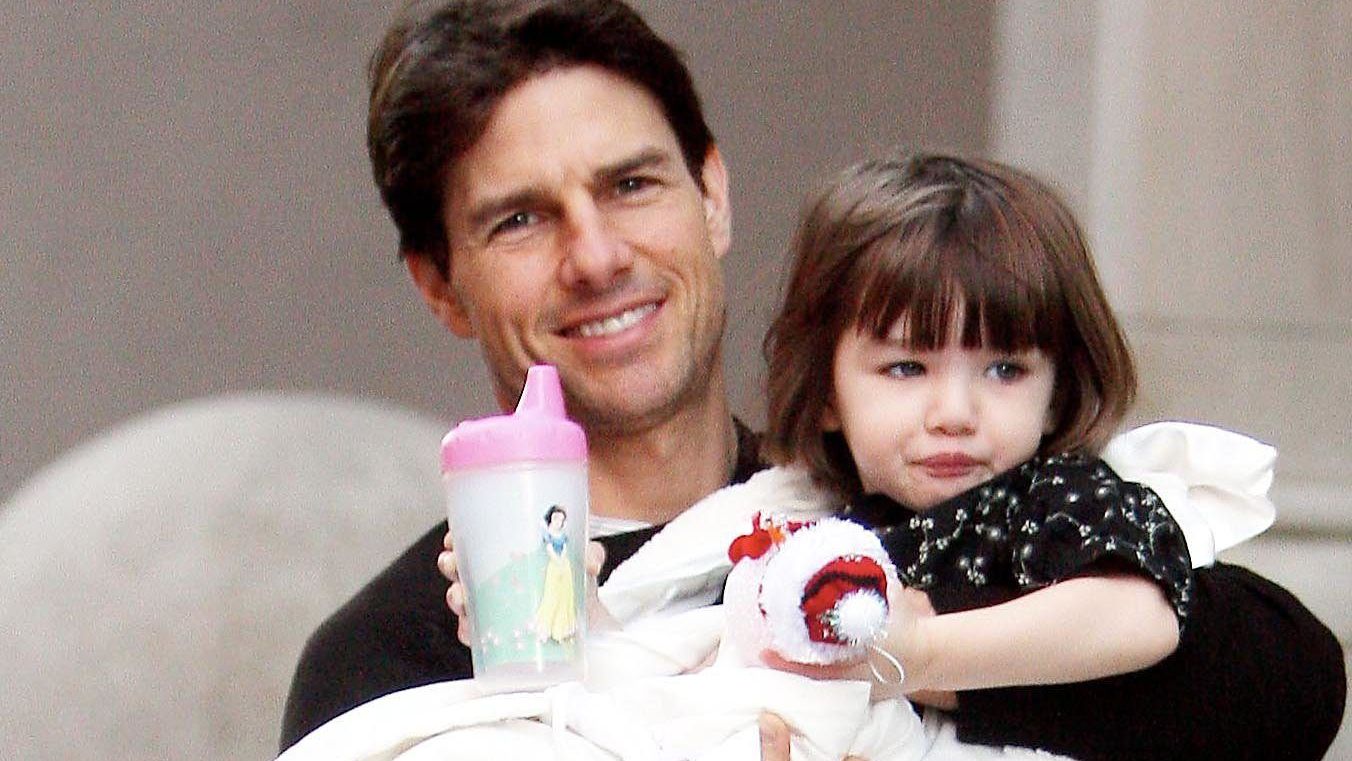 Tom Cruise's estranged daughter Suri drops his surname in huge milestone — News news on dripviewz