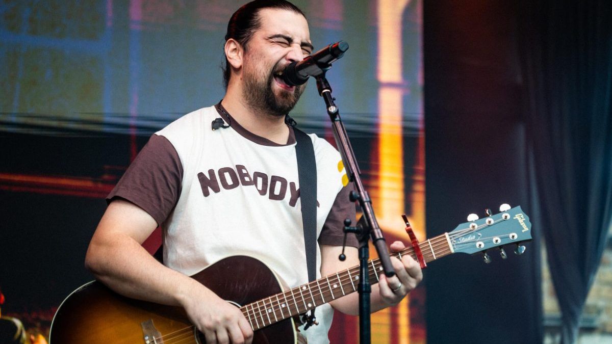 Noah Kahan Reacts to Feces Found at Fan's Seat in Philadelphia — News news on dripviewz