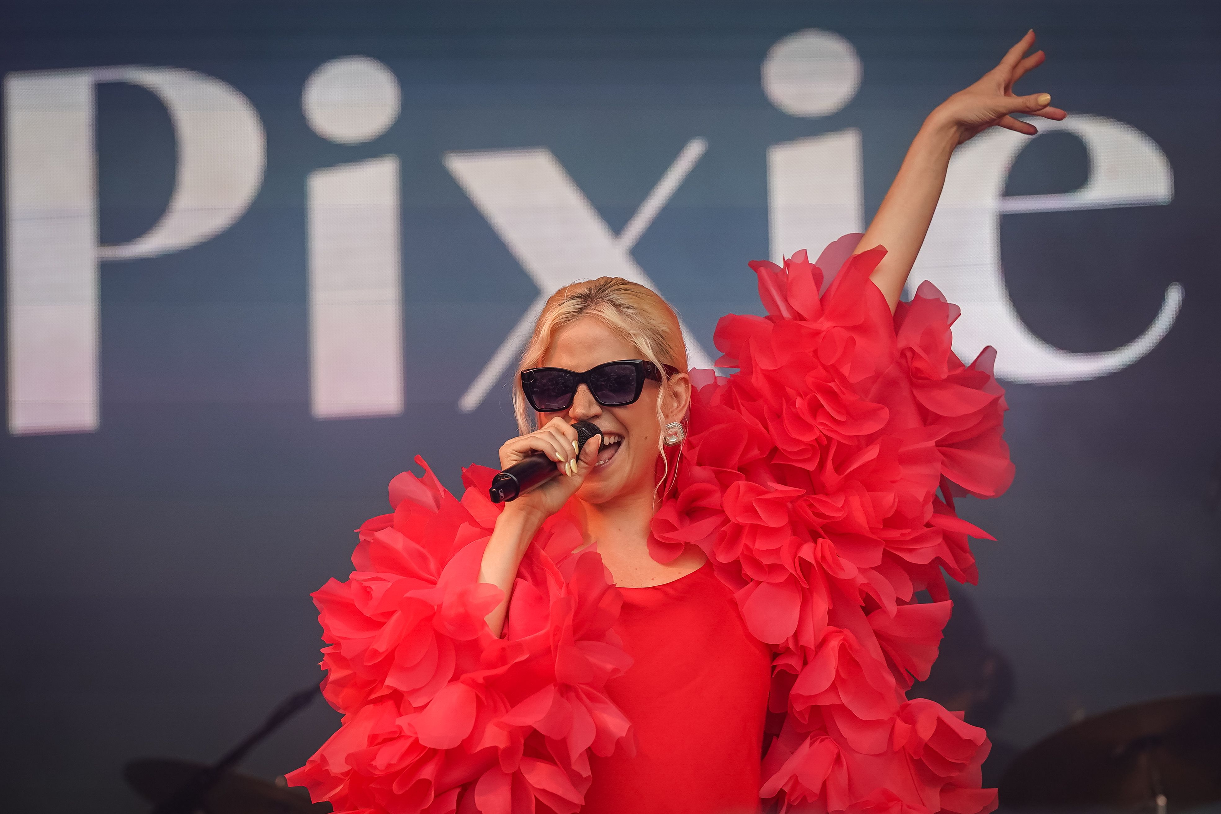 Pixie Lott is playing an £18 festival, it's freedom for her and the fans — News story on dripviewz
