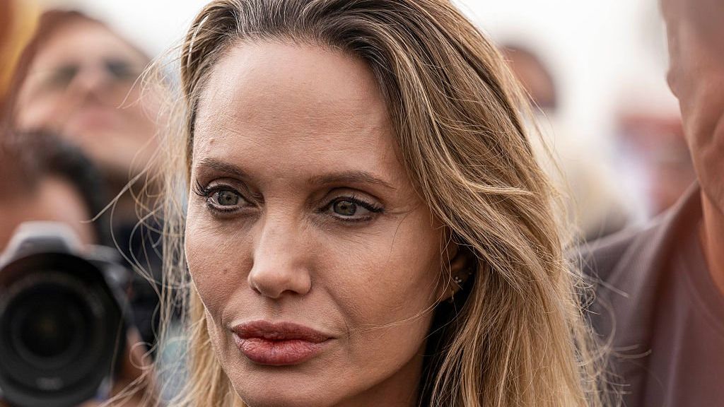 Angelina Jolie says she's 'broken by life' in rare comments about Brad Pitt divorce — News news on dripviewz