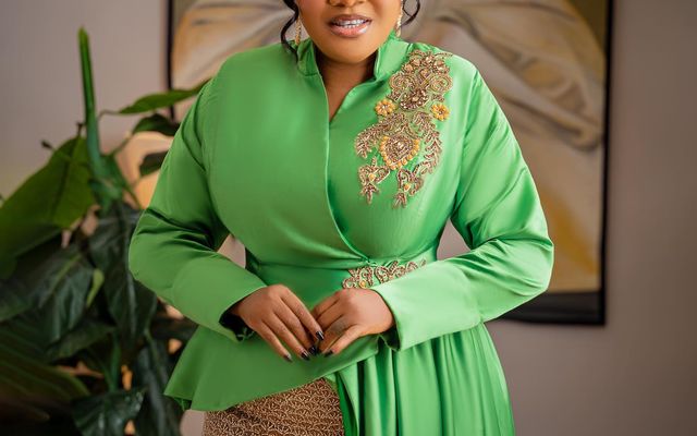 How Do You Style Apple Green and Gold? — Movies story on dripviewz