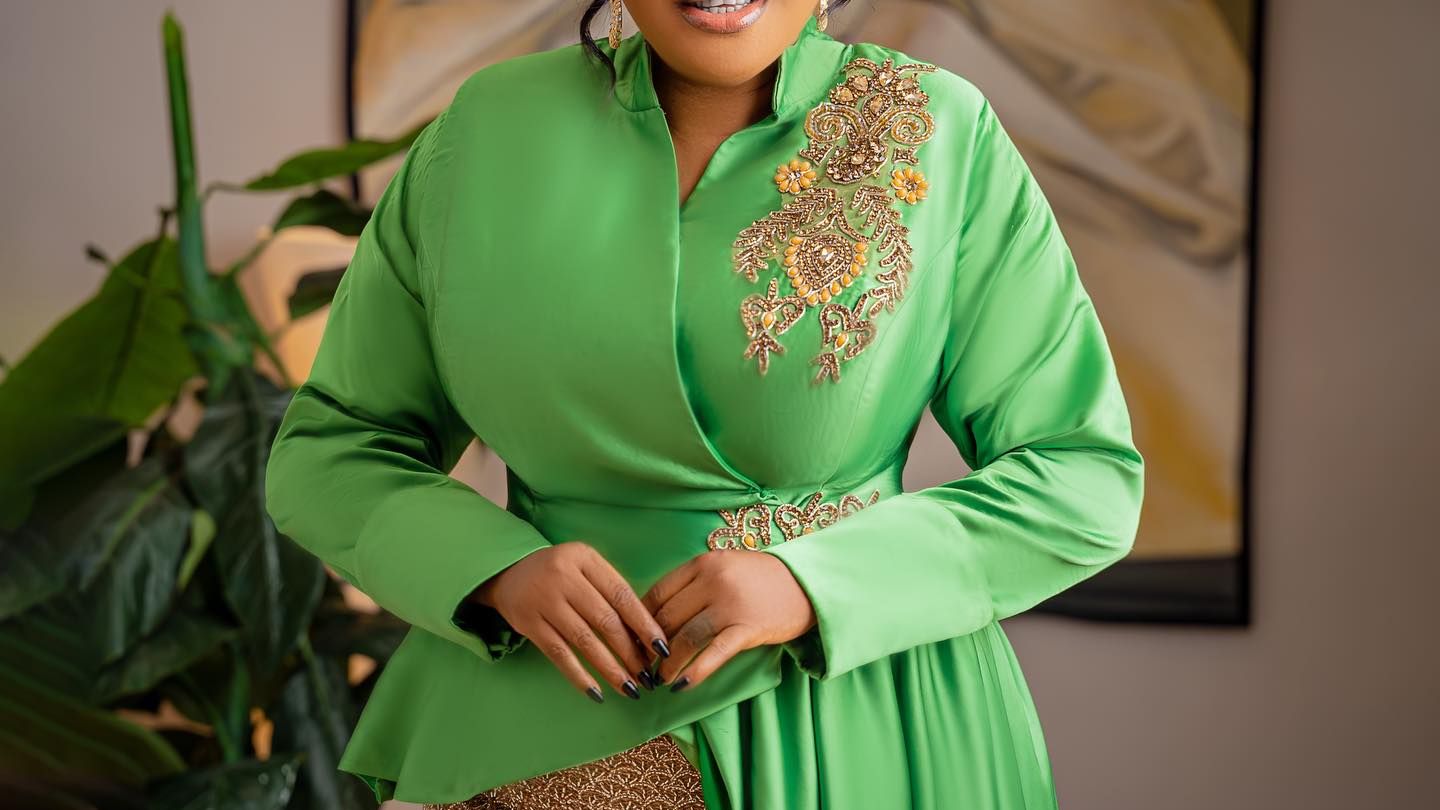 How Do You Style Apple Green and Gold? — Movies news on dripviewz