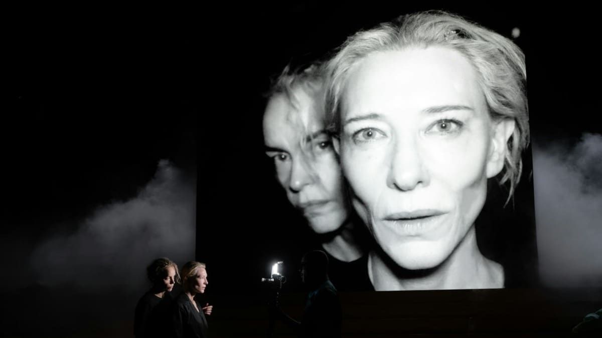Cate Blanchett (politely) asks theatergoers to put their damn phones away — News news on dripviewz