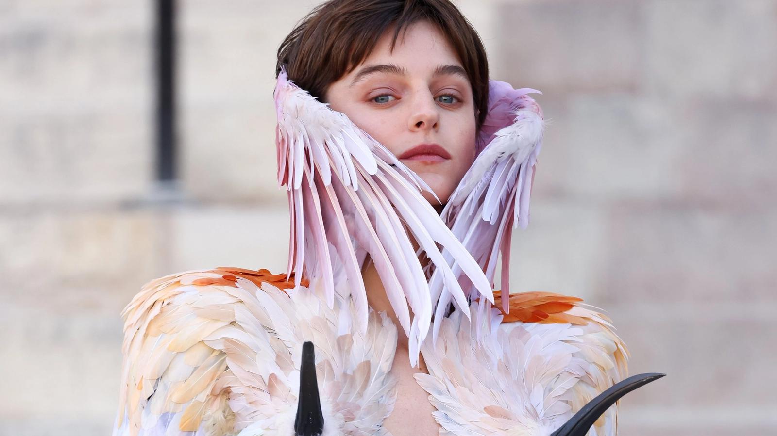 Emma Corrin's long and horny nipples take over fashion week — News news on dripviewz