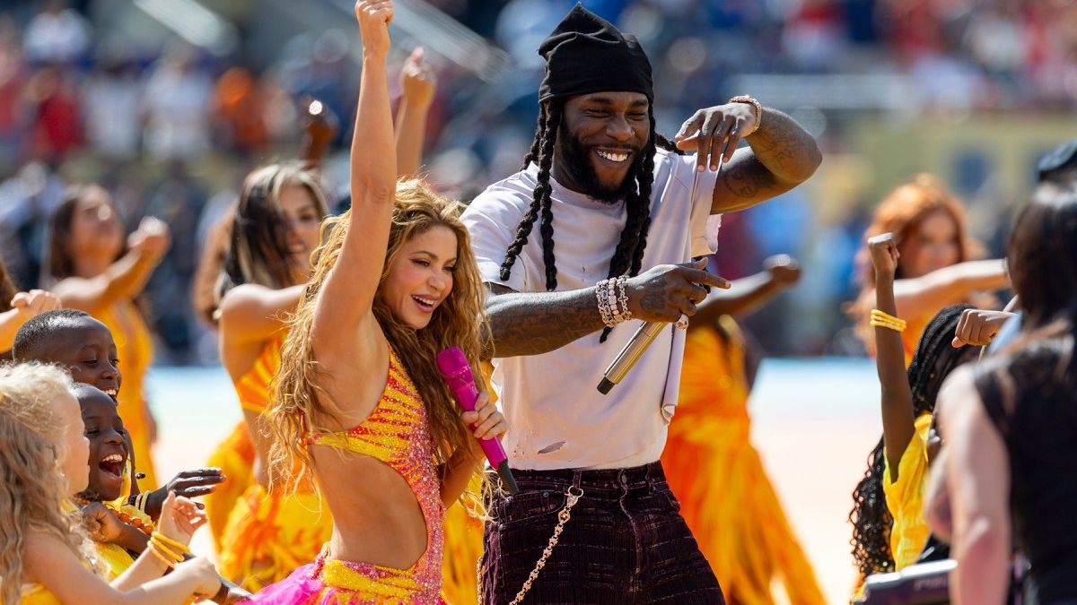 Maluma's 'Loco X Volver' Spins Off a Second Tropical Airplay No. 1 — News news on dripviewz
