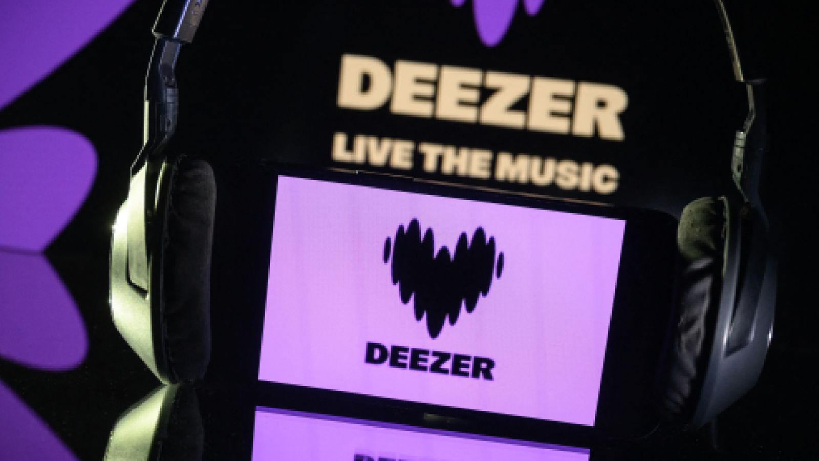 Deezer launches AI music detector for playlists across 20 streaming platforms — News news on dripviewz