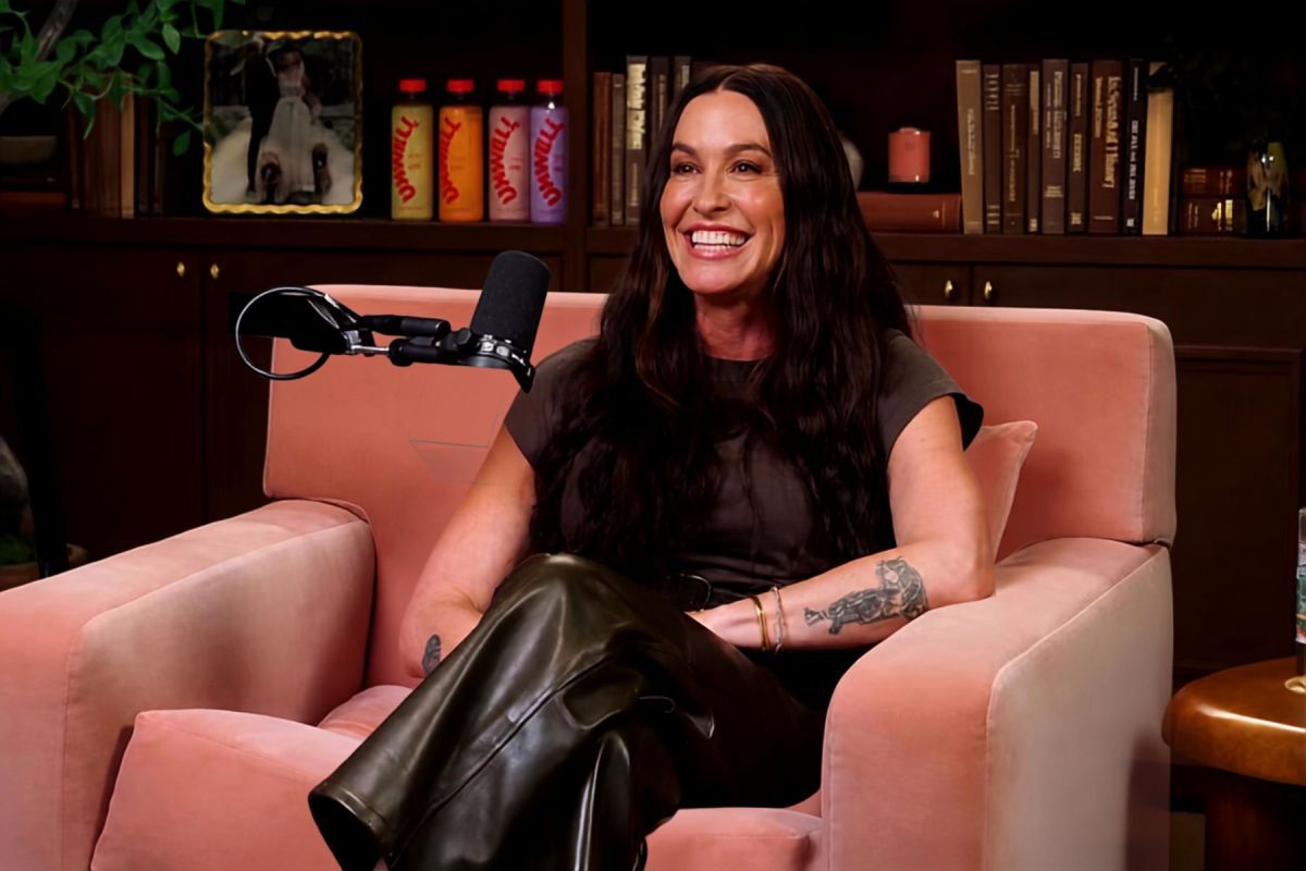 Alanis Morissette Announces First Christmas Album, Drops Lead Track Featuring Brandi Carlile & Steve Martin — Music story on dripviewz