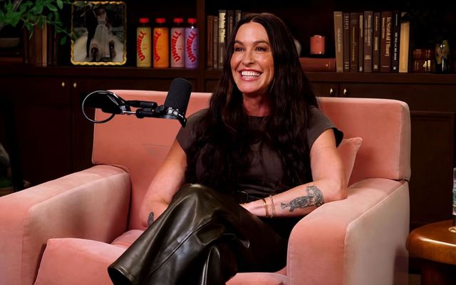 Alanis Morissette Announces First Christmas Album, Drops Lead Track Featuring Brandi Carlile & Steve Martin — Music story on dripviewz