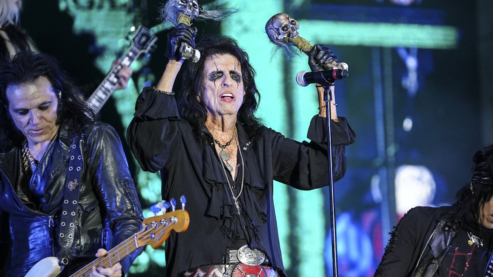 Alice Cooper thanks man who found his lost credit card with signed copy of his latest album — News news on dripviewz