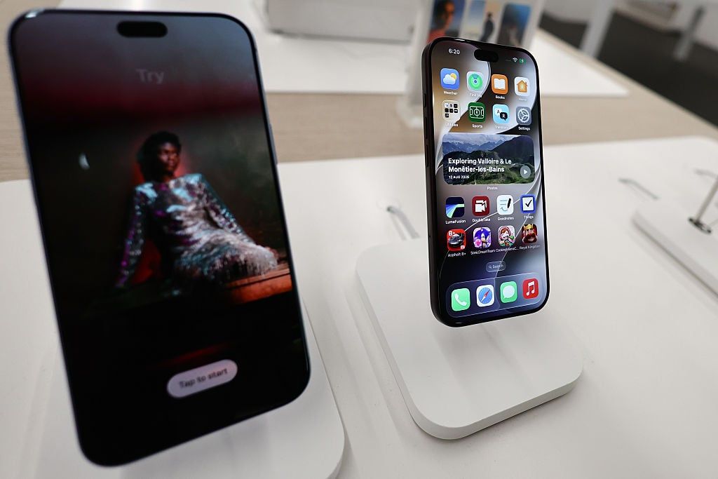 Global smartphone market sinks to lowest level in 14 years