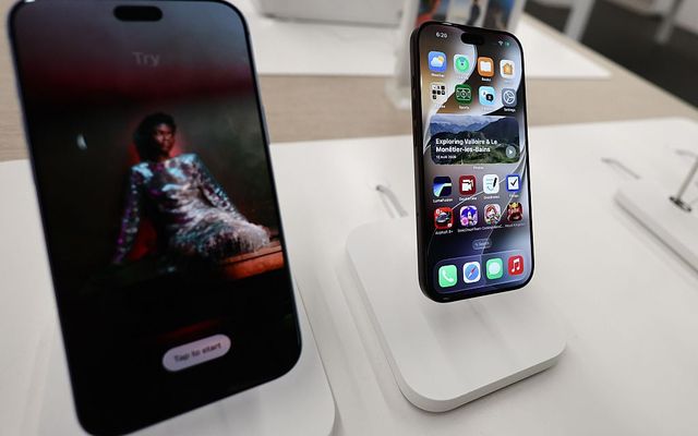 Global smartphone market sinks to lowest level in 14 years