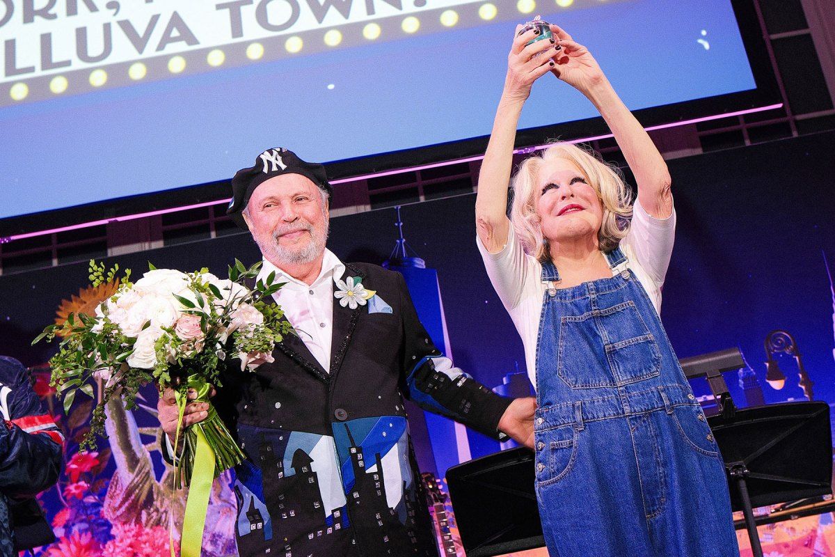 Bette Midler Accepts 2026 Woody Guthrie Prize, Sings Protest Classic: 'My Small Contribution to the Resistance' — News story on dripviewz