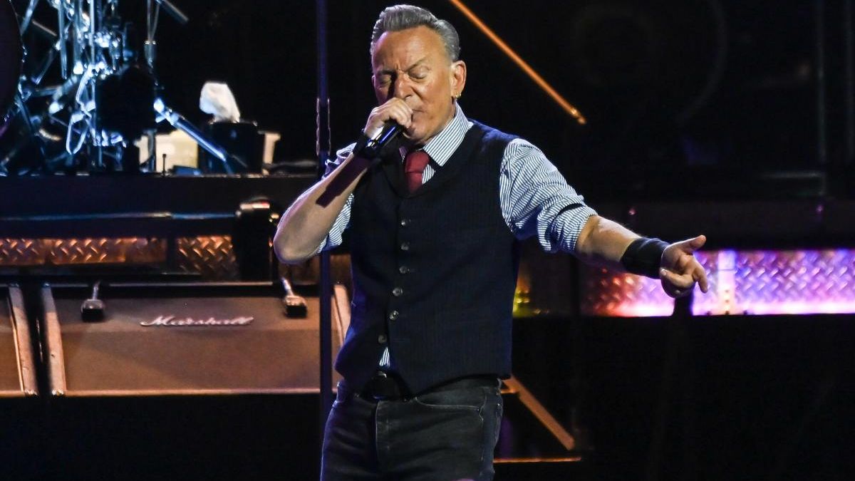 Bruce Springsteen, Colin Kaepernick Honored With New ACLU Award — News news on dripviewz
