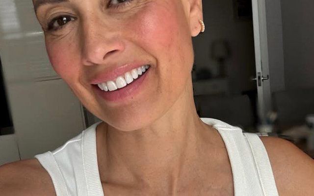Melanie Sykes proudly shows off new look after losing hair 'really quickly' — News story on dripviewz