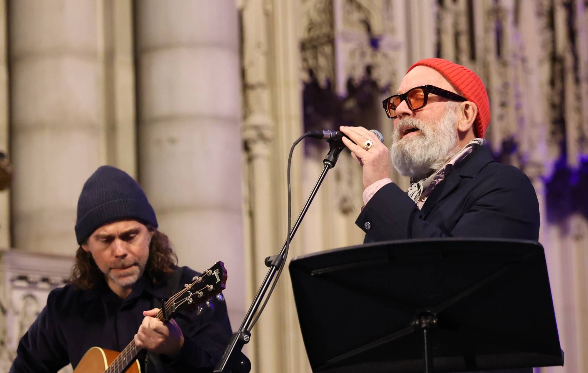 Watch Michael Stipe join members of The National for R.E.M.'s 'E-Bow The Letter' — News story on dripviewz
