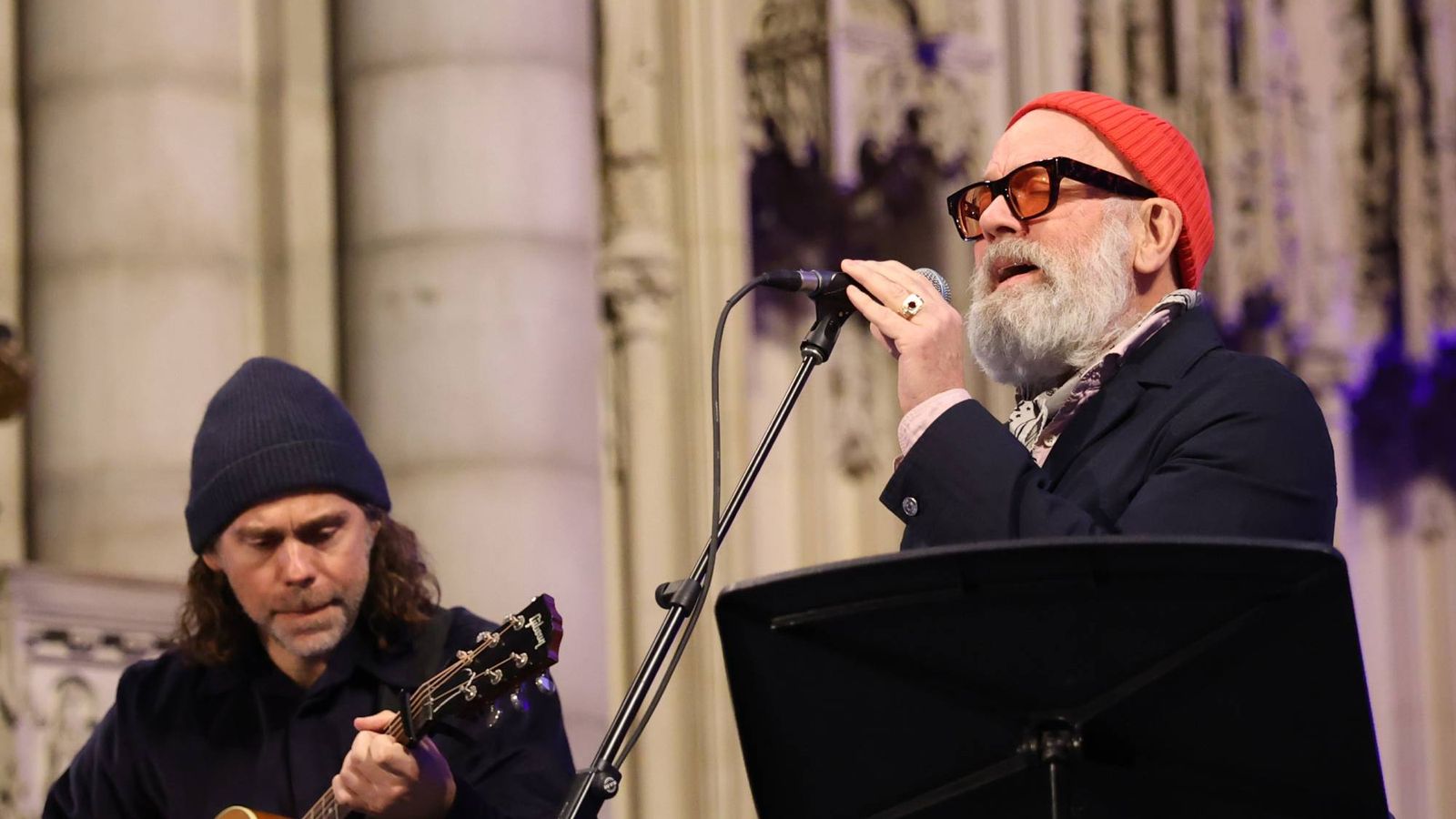 Watch Michael Stipe join members of The National for R.E.M.'s 'E-Bow The Letter' — News news on dripviewz