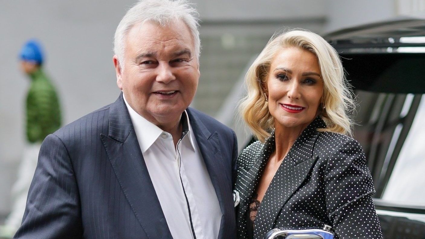 Eamonn Holmes' girlfriend hits out at his ex-wives after being turfed out of flat — News news on dripviewz