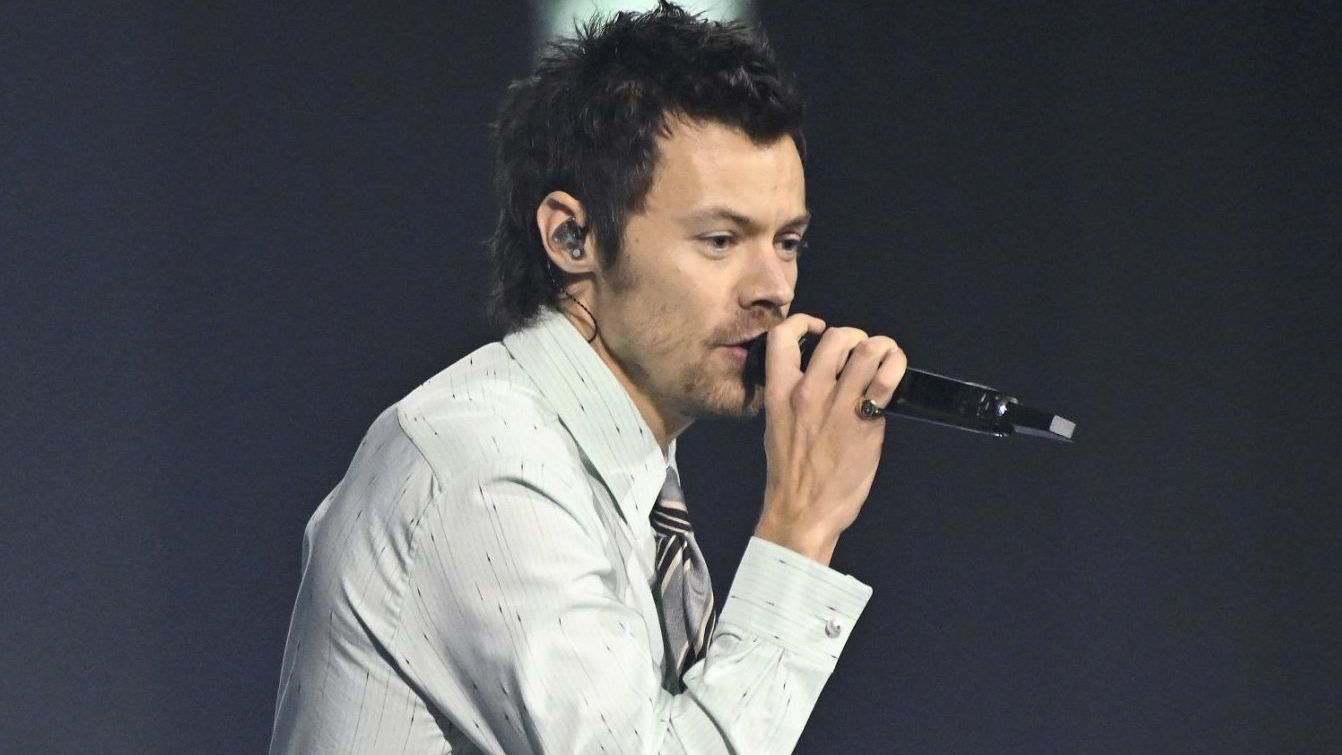 One Direction fans 'sobbing' after late Liam Payne's parents share support for Harry Styles — News news on dripviewz