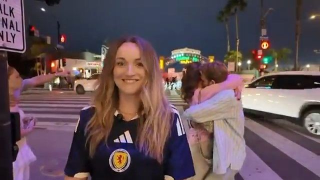 BBC reporter forced to abandon World Cup coverage due to 'necking' bystanders — Sports news on dripviewz