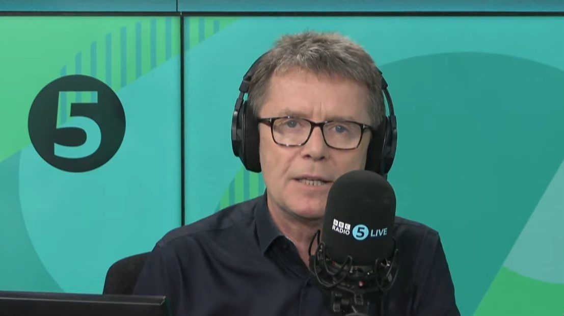 BBC Radio 5 presenter Nicky Campbell forced to apologise after 'repeatedly using homophobic slur' — Politics story on dripviewz