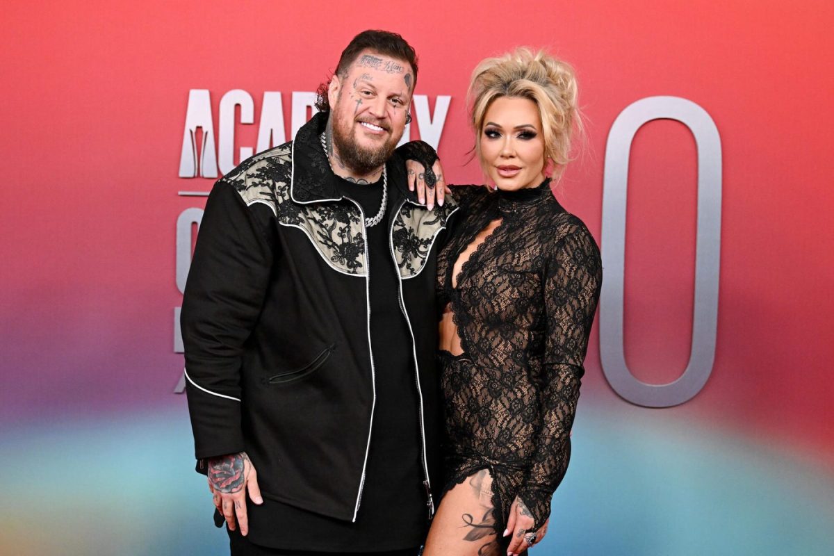 Bunnie Xo Reveals Her DMs Are Full of Thirsty Men Amid Jelly Roll Divorce: 'Send Help'