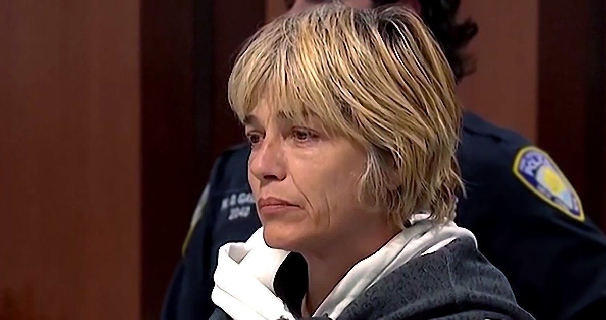 Selma Blair shuts down 'outrageous' claims about her illness after plane arrest — News story on dripviewz