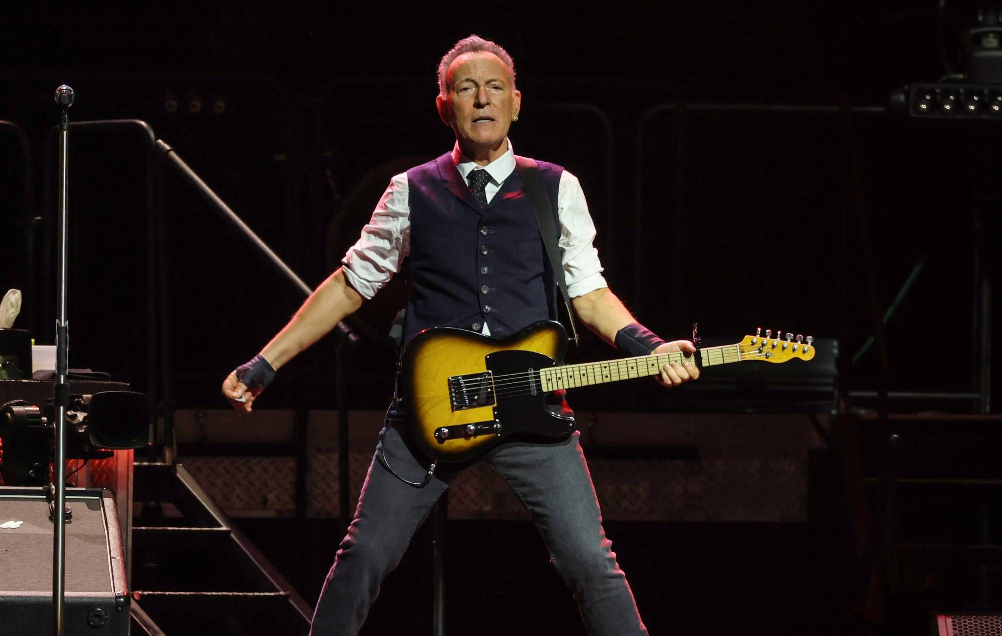 Watch Bruce Springsteen joined by Bon Jovi, Public Enemy and others at star-studded New Jersey show — News story on dripviewz