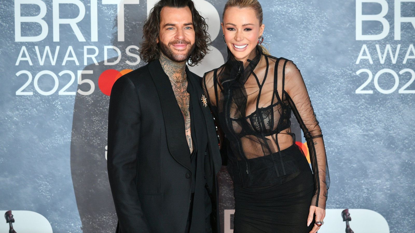 Inside Olivia Attwood and Pete Wicks' 'secret romance' as they finally go official — News news on dripviewz