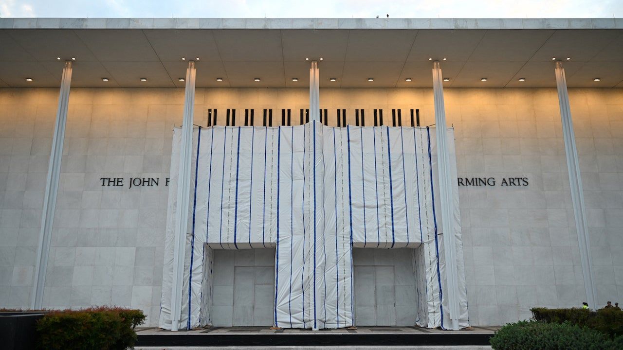 Trump Commerce Secretary Shares Kennedy Center Ceiling Collapse Footage, Calls for Closure and 'Major' Fundraising — Politics news on dripviewz
