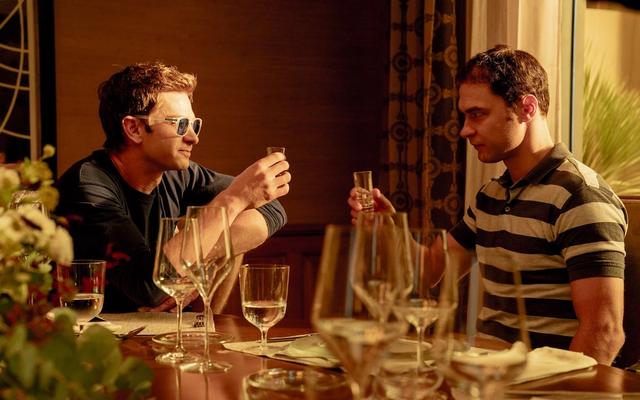 'Artificial' Review: Yura Borisov and Andrew Garfield Fight and Flirt Over the Fate of Our Technological Future — News story on dripviewz